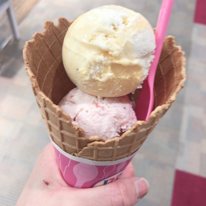スモールダブル＋ワッフルコーン(サーティワンアイスクリーム 宇都宮ベルモール店 )