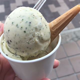 ダブル(Tomihisa Ice Cream トミヒサアイス)
