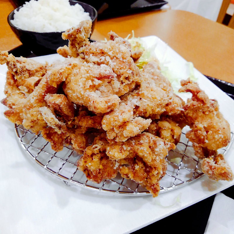 から揚げマウンテン定食(とり専門店 鳥さく)