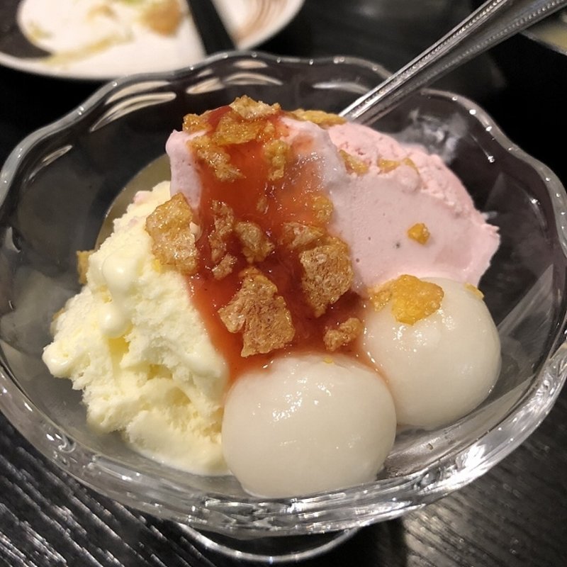 とろっとろいちごの白玉アイス(元祖草鍋屋 和楽)