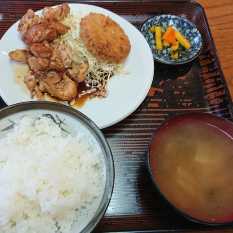 若鶏の照焼とメンチ(葡萄亭)