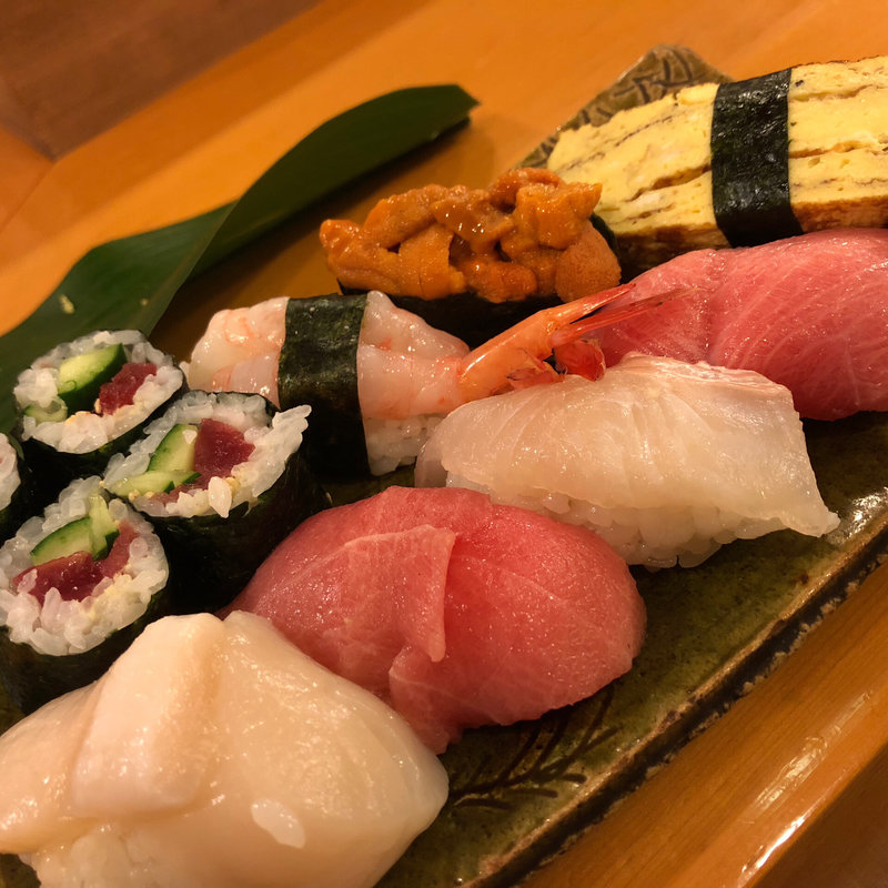 握り特上(一八福寿司 まぐろ海鮮にぎり)