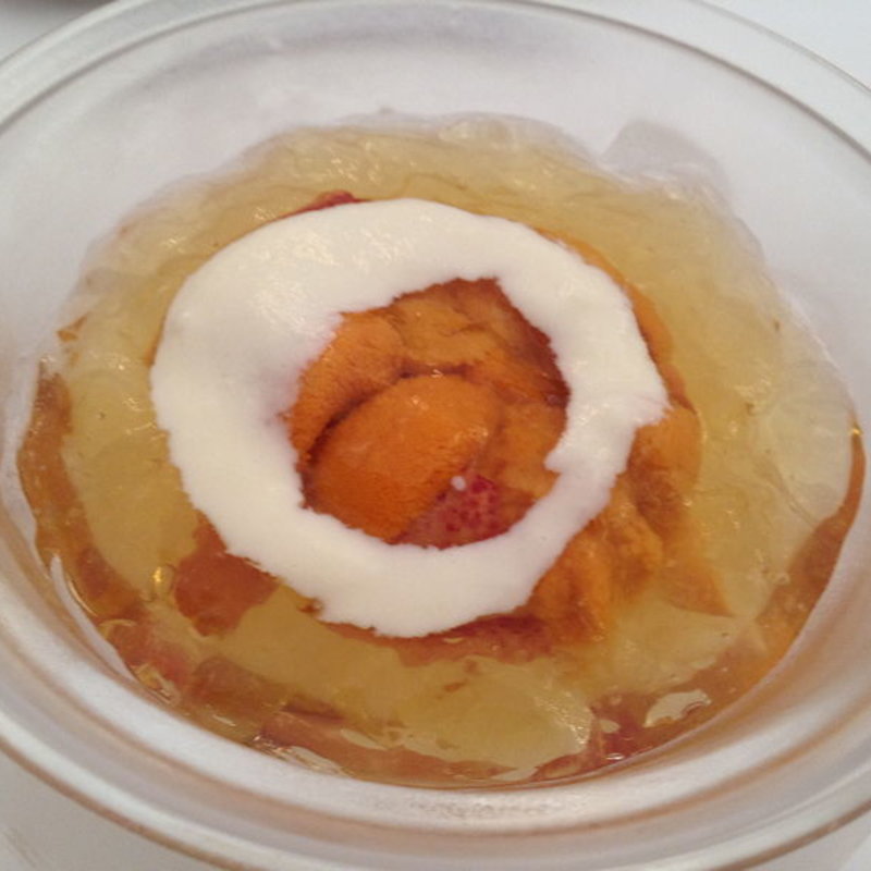 オマール海老と雲丹のコンソメジュレ(壺中天)