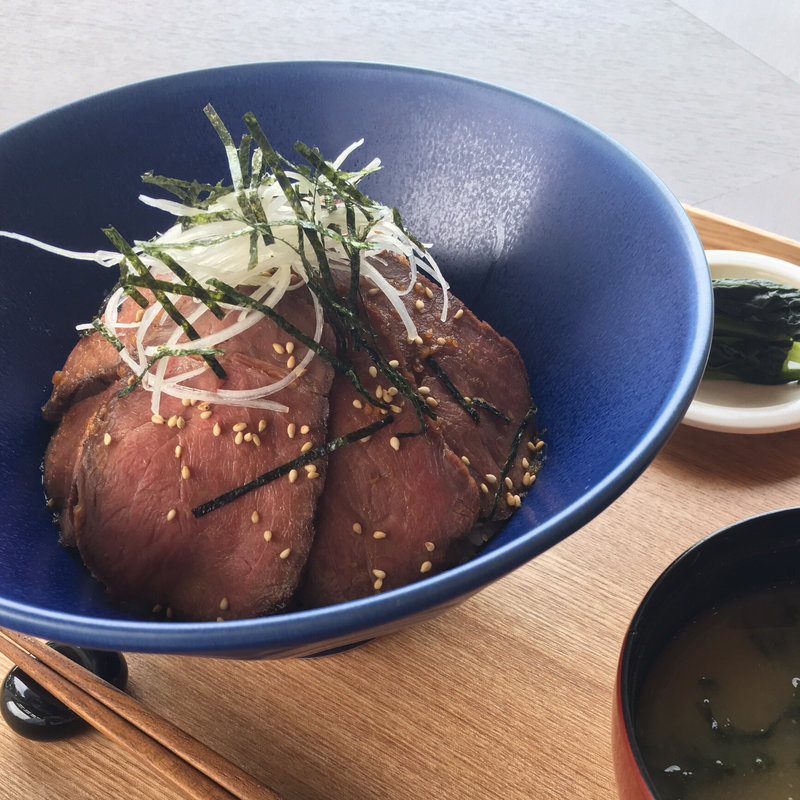 ローストビーフ丼(Dining Bloom(旧店名 ジャルダン・デ・テ))