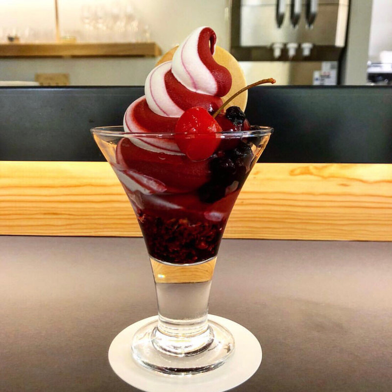 本日のフルーツ&ミルクサンデー(札幌 昼パフェ専門店 パーラーエノキ)