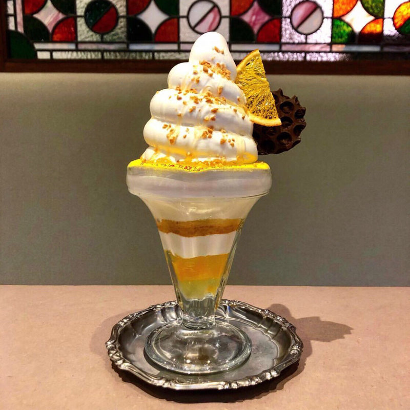 蜜柑とハチミツのパフェ(和洋折衷喫茶ナガヤマレスト)