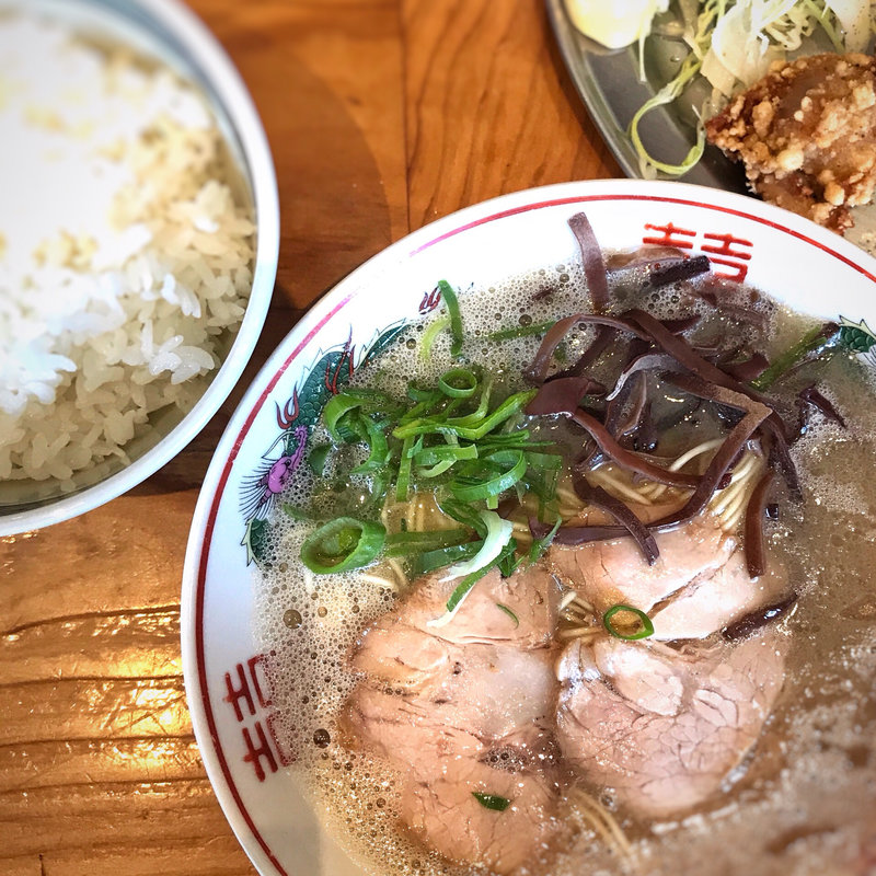 こってりラーメン(福間ラーメン ろくでなし 新宮店)