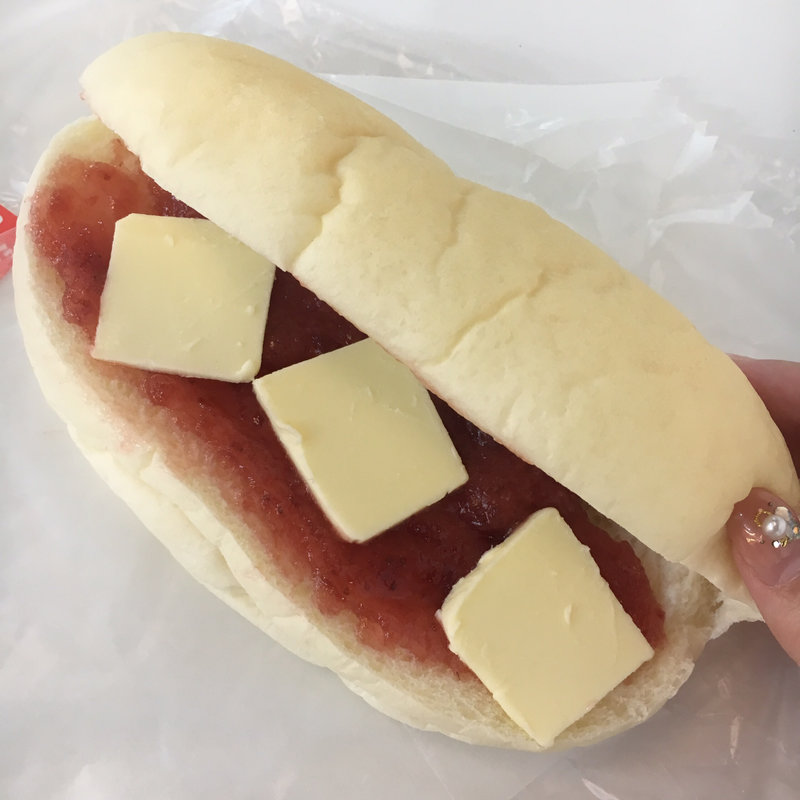 あまおう苺バター(コッペパン専門店いわいめでた)