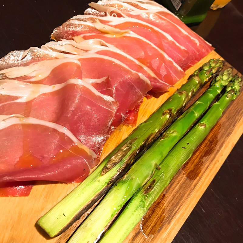 グリーンアスパラの石窯焼き&サンダニエーレ産プロシュート(LEGAME)