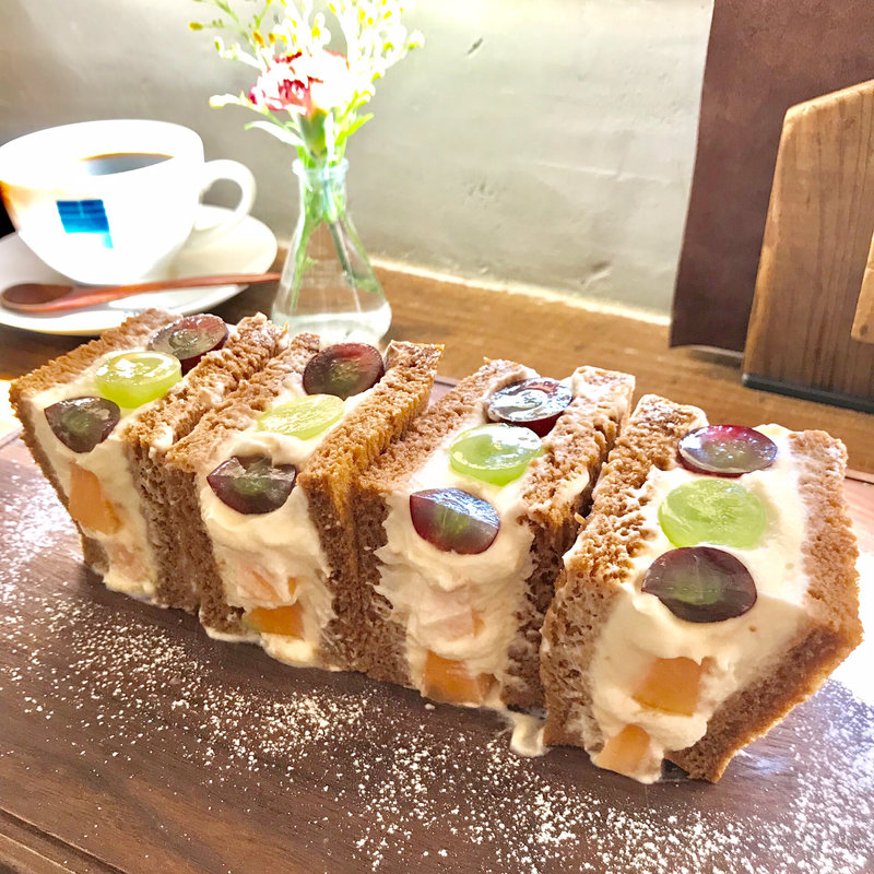 気まぐれ特製マスカルポーネクリームのフルーツサンド(オソラカフェ)