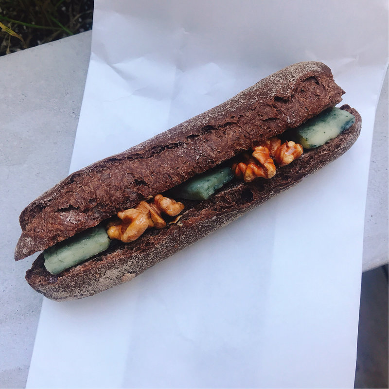 ゴルゴンゾーラとクルミのブラックバスケット(GREEN THUMB)