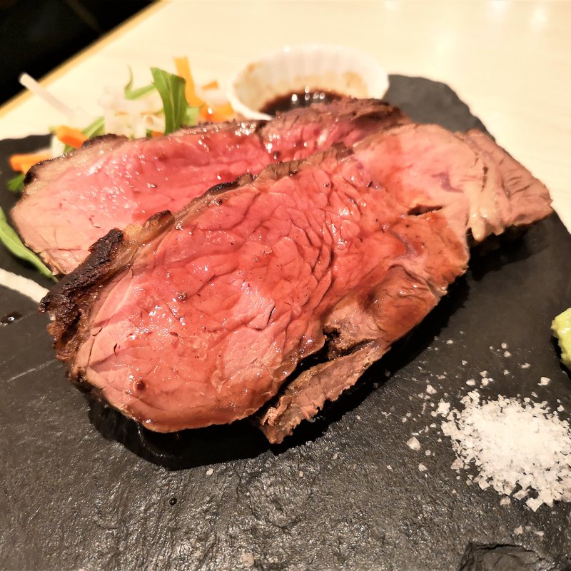 焼きたて塩釜ローストビーフ(肉ビストロ 熟 ルクア1100店 （ニクビストロ ジュク）)