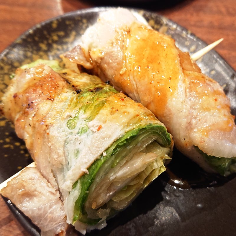 レタスの豚肉巻串(三代目 鳥メロ 大鳥居駅前店)