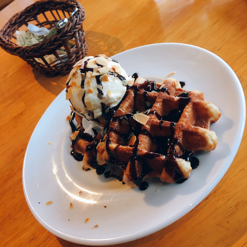 チョコソースワッフル(ワイルドバーン)