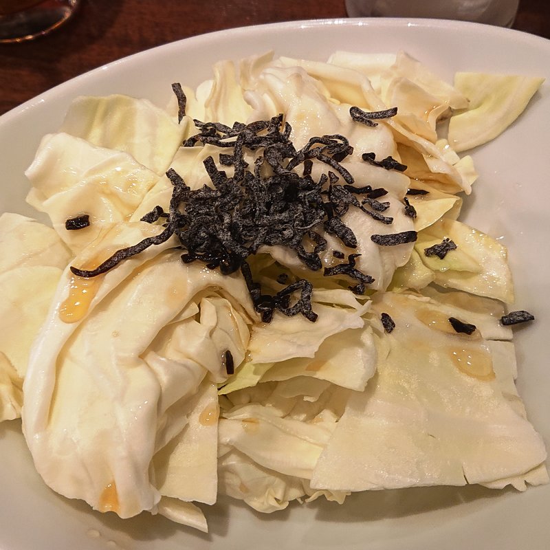 お通し（キャベツの塩昆布）(三代目 鳥メロ 大鳥居駅前店)