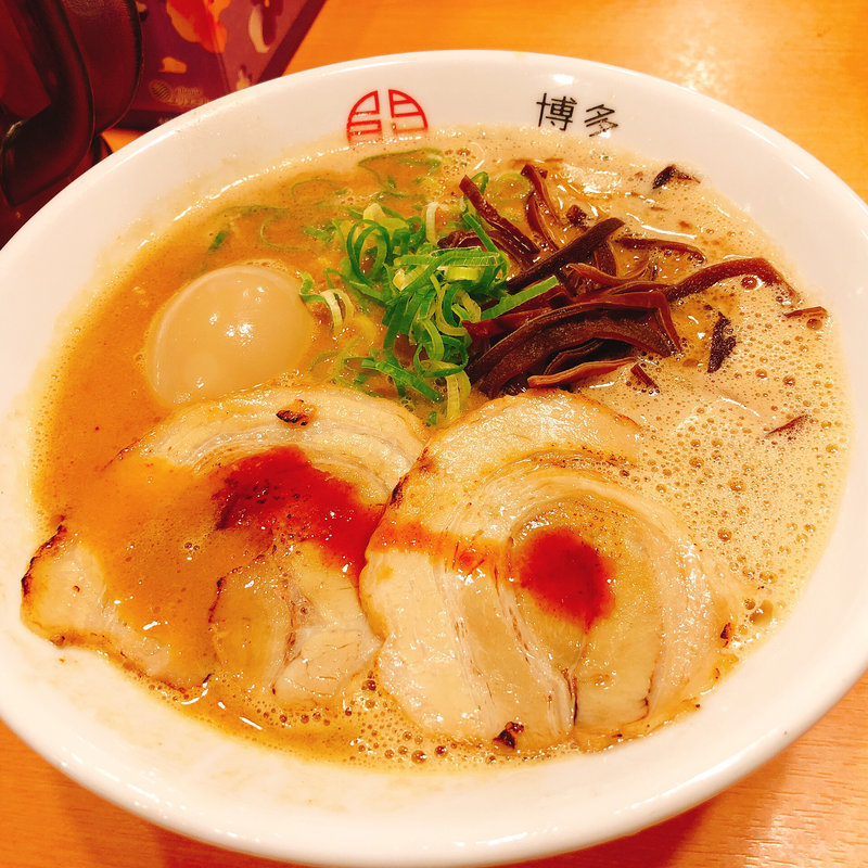 味玉旨辛らぁめん(博多くまちゃん らぁめん 大名本店)