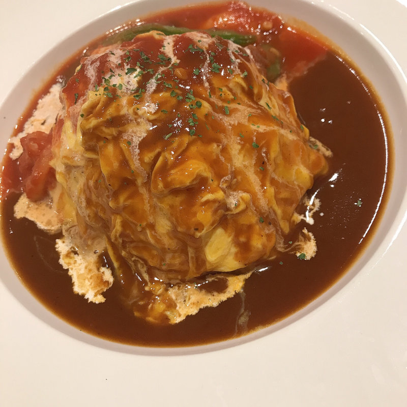 濃厚デミとさっぱりトマトのオムライス(ガスト 池袋西口店 )