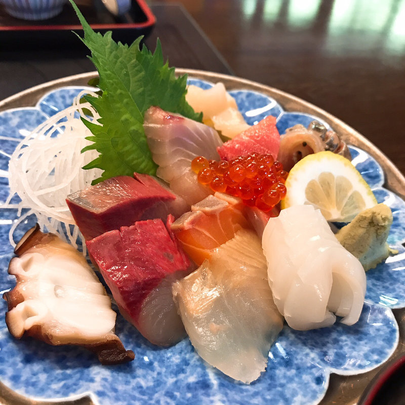 刺身定食(ぼろ小屋)