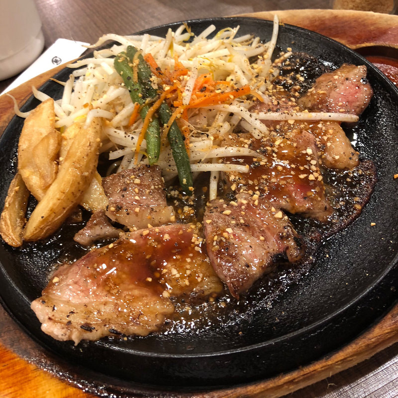 サービスステーキ(鉄板牧場 水道橋店 （テッパンボクジョウ）)