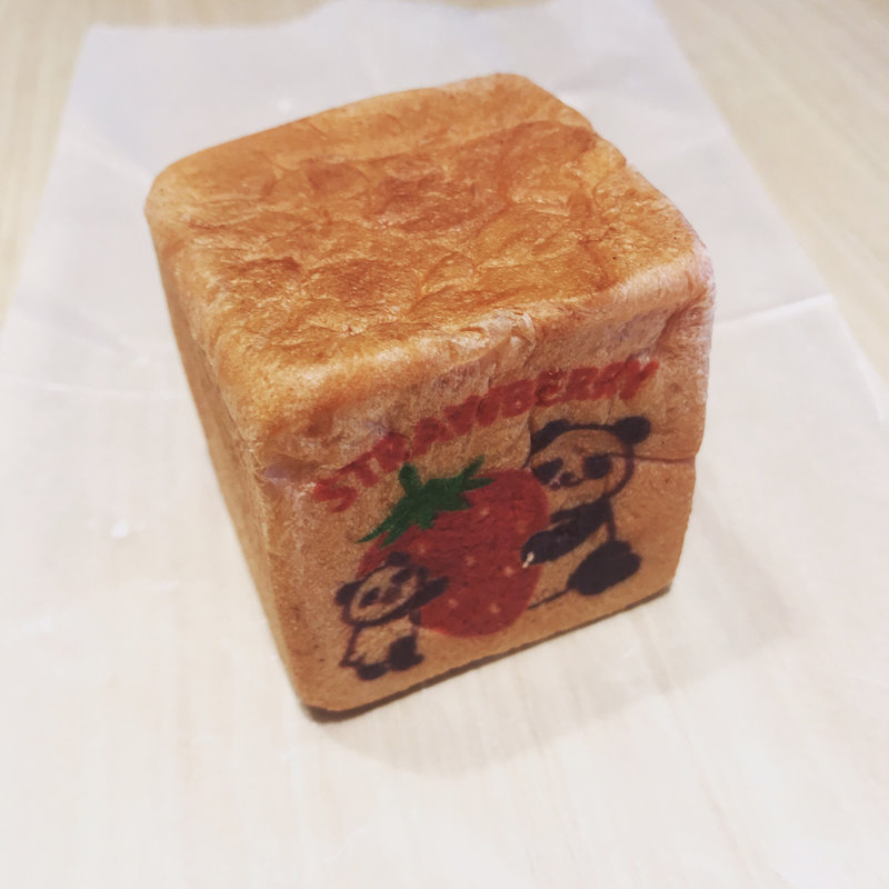 あまおう苺のキューブホイップ(うえのの森のパン屋さん)