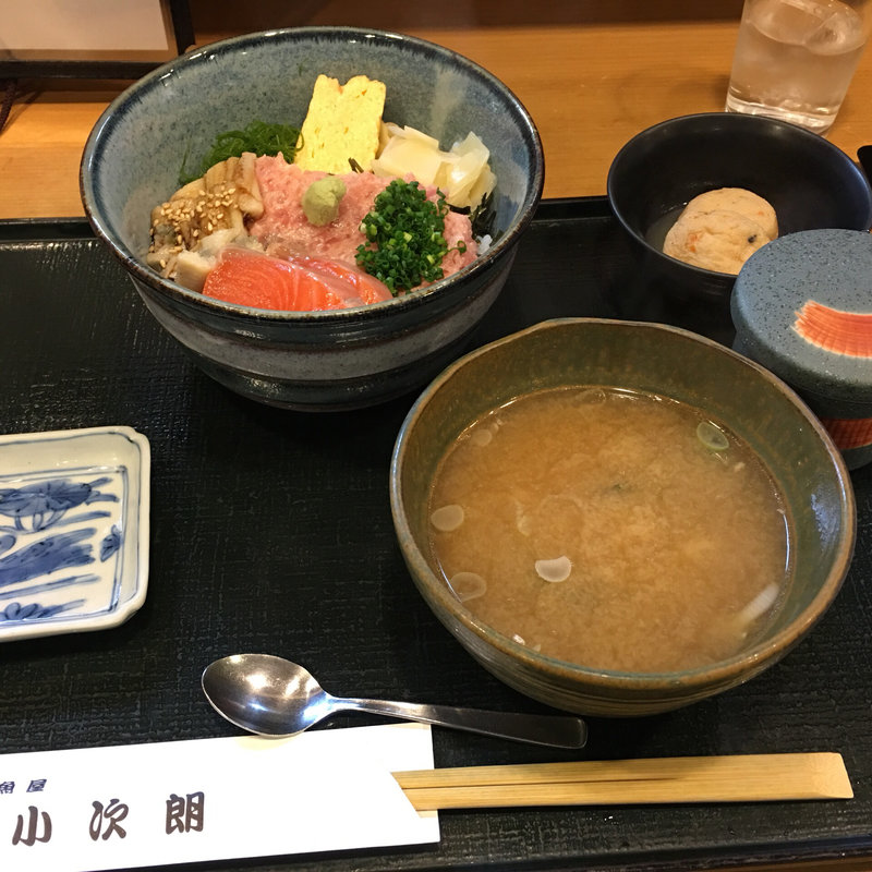 穴子ねぎとろサーモン丼(小次朗)