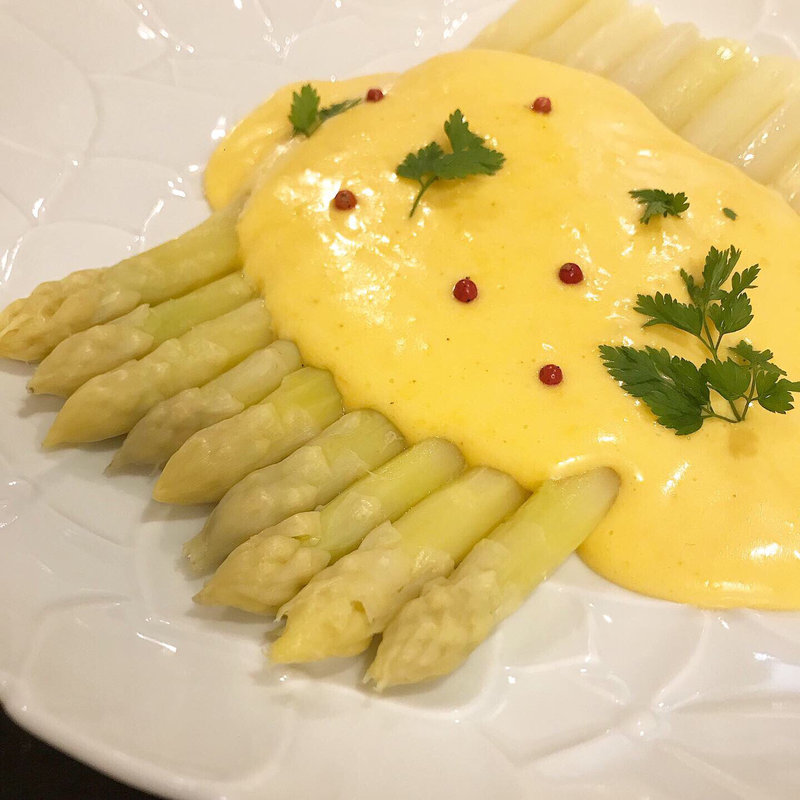 ホワイトアスパラガスのオランディーヌソース(ドルチェ)