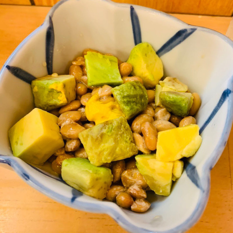 アボカド納豆(立呑み 晩杯屋 鶯谷店)