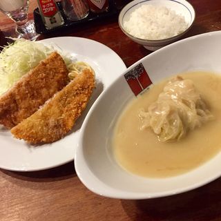 豚ミンチカツとロールキャベツ1貫(洋食 アカシア 新宿本店)