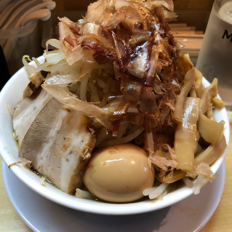ラーメン小、チャーシュー、メンマ、野菜増し 、カツオバカ増し(笑福○わ)