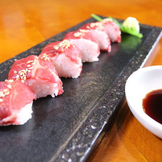 ひとくち♪うまずし 6貫(高級「熊本馬肉」専門店　829アズバード塚本店)