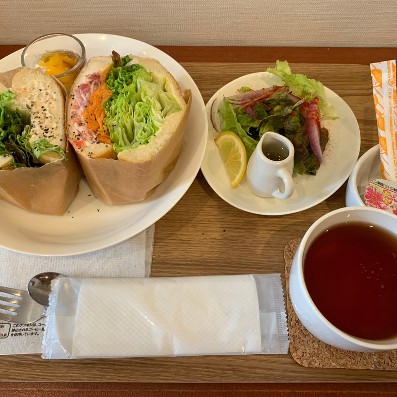 野菜たっぷりサンドとツナオリーブサンド(em juice 本山店 （エムジュース本山店）)