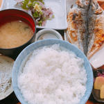 ◆季節のお刺身と縞ほっけの干物定食2600円(囲炉茶屋 （irorichaya）)