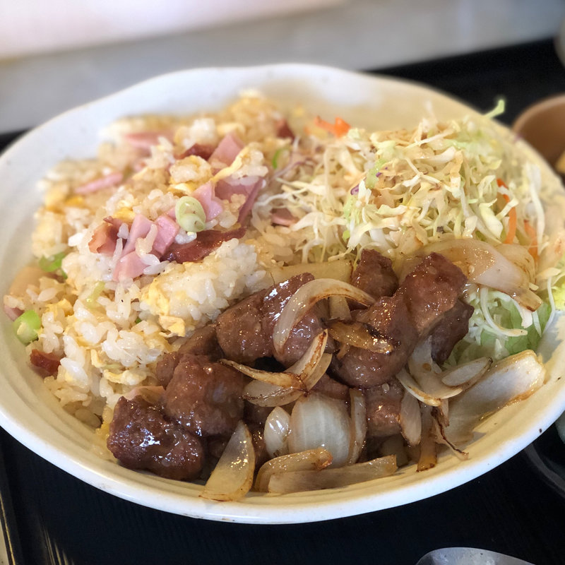 サイコロステーキのせチャーハン(きくの)