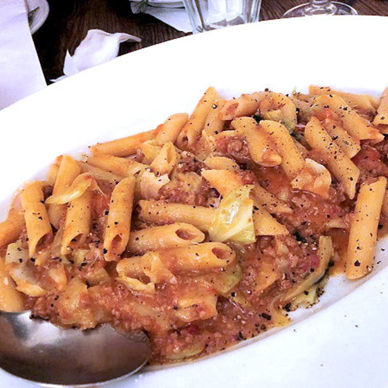 仔牛のラグーソースとキャベツのペンネ(VACANZA)