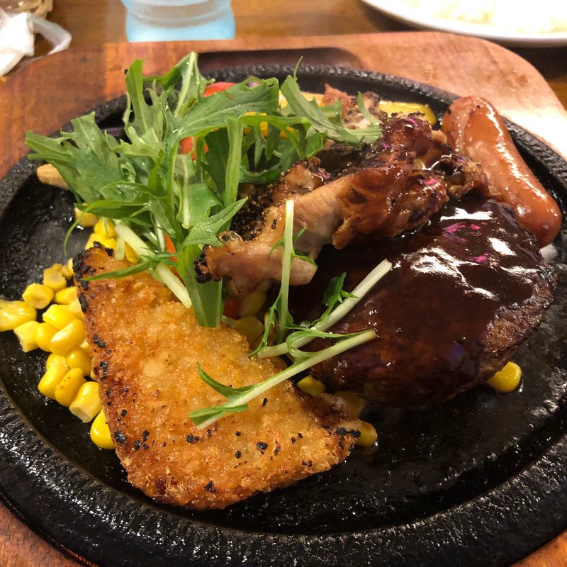 ミックスグリル(ハンバーグレストラン葦)