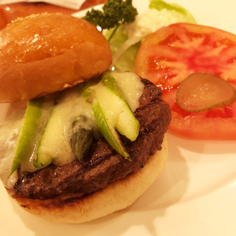アスパラモッツァレラバーガー(7025 フランクリン アベニュー)