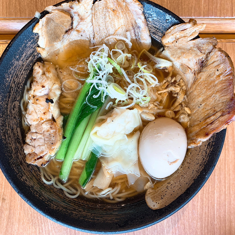 醤油ラーメン 全部のせ(麺屋空海 センター北店)