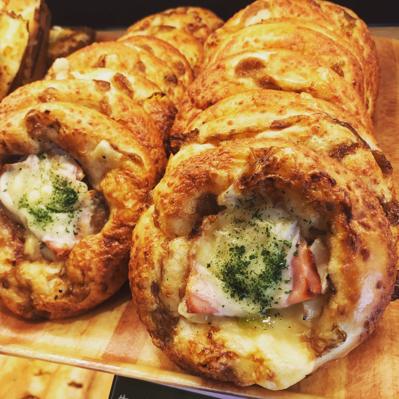 生ハムとサムソーチーズのフォカッチャ(フォレスティカフェ 成城店)