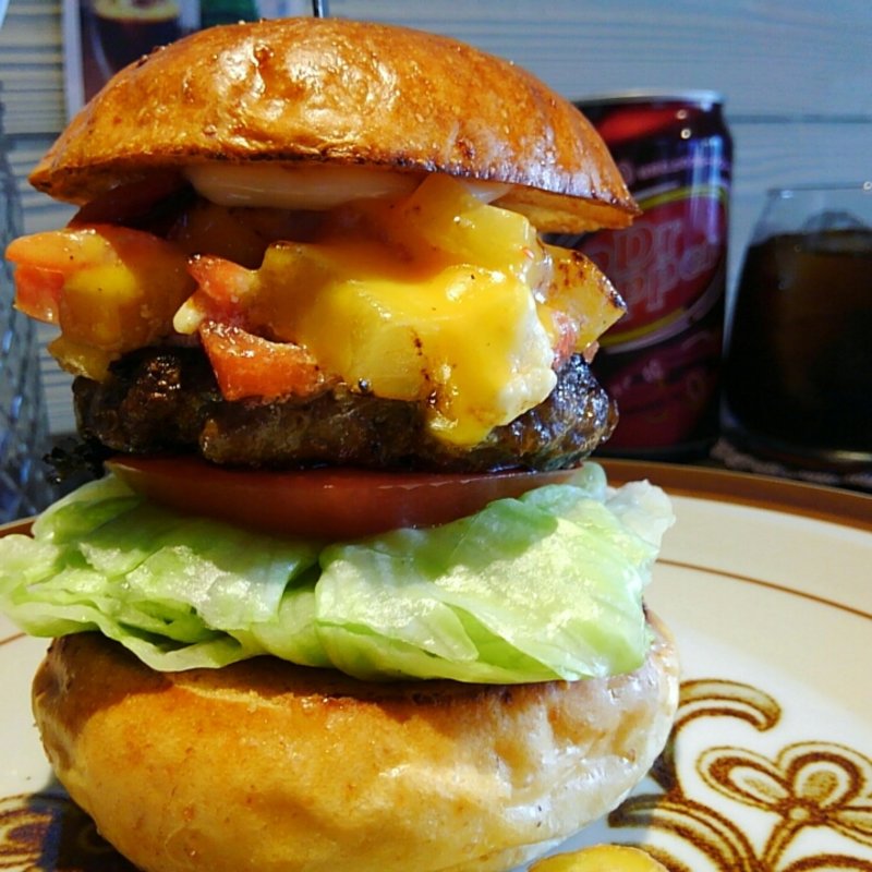 パインサルサチーズバーガー(だるま珈琲)