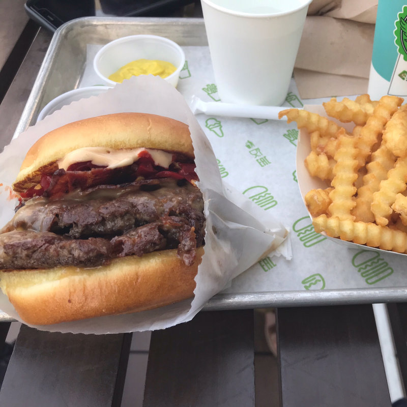 (シェイク シャック 新宿サザンテラス店)