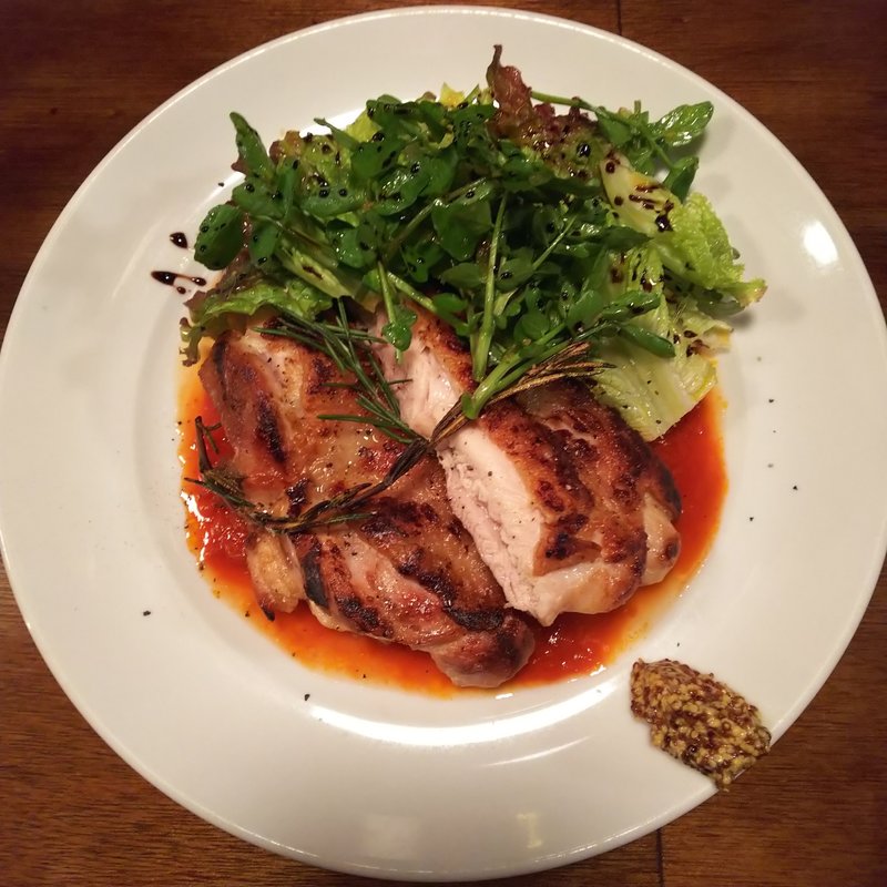 鶏もも肉のロースト  アラビアータソース(abill （アビル）)