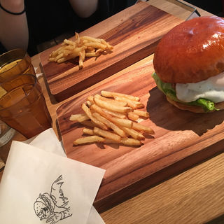 (跡地（旧YES!BURGER）)