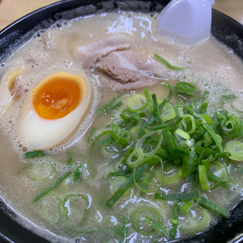 煮卵ラーメン(長浜ナンバーワン 長浜店)