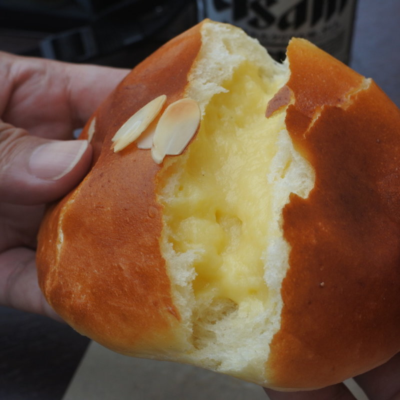 ぱぱのクリームパン(PaPa2BAKERY)