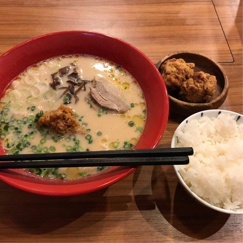 白セット（鶏ラーメン＋唐揚げ＋ご飯）(焼肉 牛タン スグル 博多平尾店)