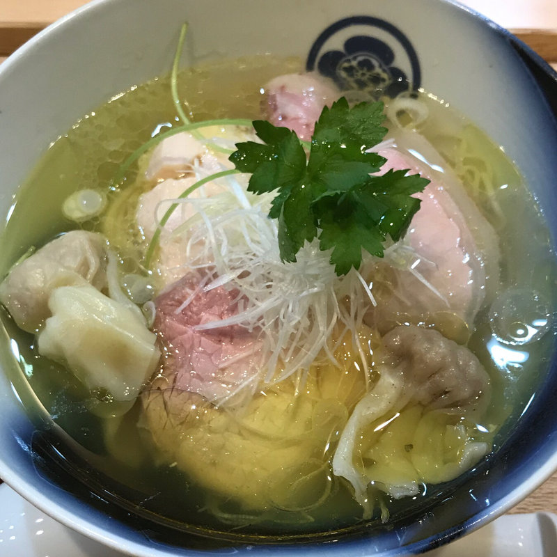 わんたん入り塩らぁ麺(らぁ麺屋 飯田商店)