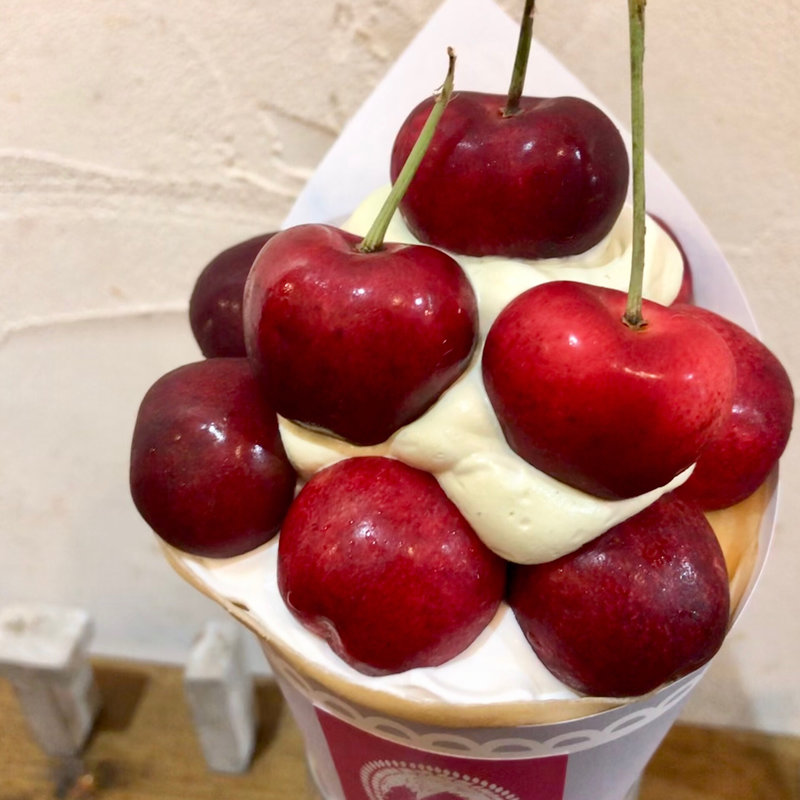 アメリカンチェリーとピスタチオ＆フロマージュクリーム(Creperie Tirol)