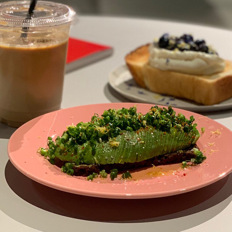 アボカドのオープンサンド(ハーフサイズ)(HAY TOKYO)