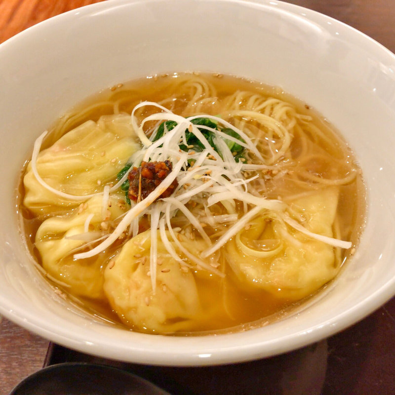 鶏がらスープの海老わんたん麺、点心セット(謝朋殿 粥餐庁 中部国際空港店 （シャホウデンカユサンチン）)