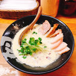 肉入鶏白湯(ぼっこ志)